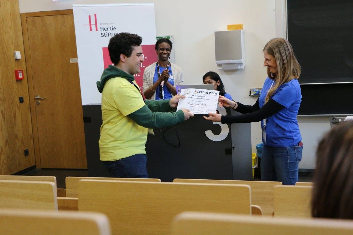Handing a certificate to a participant